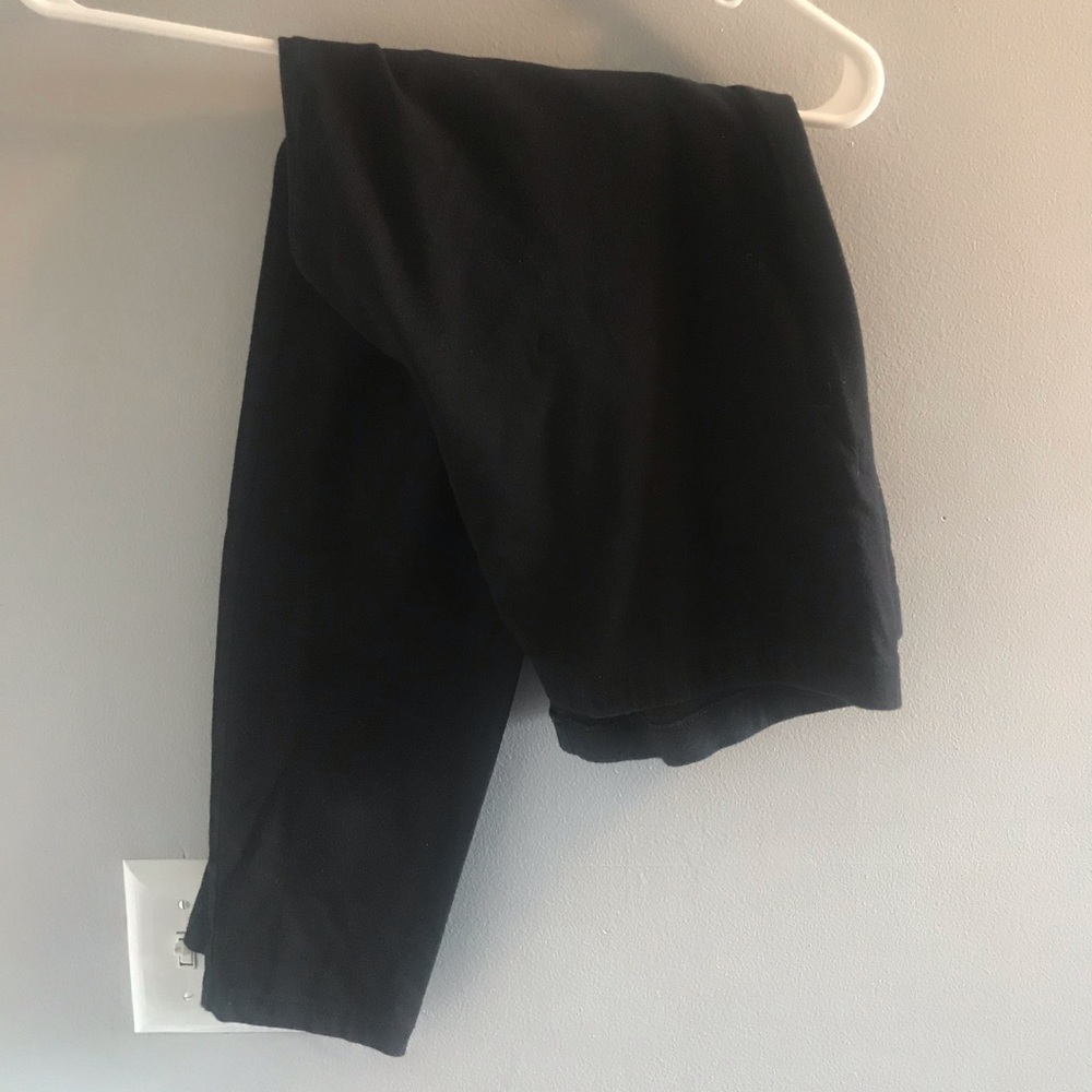2 pairs of plain black leggings